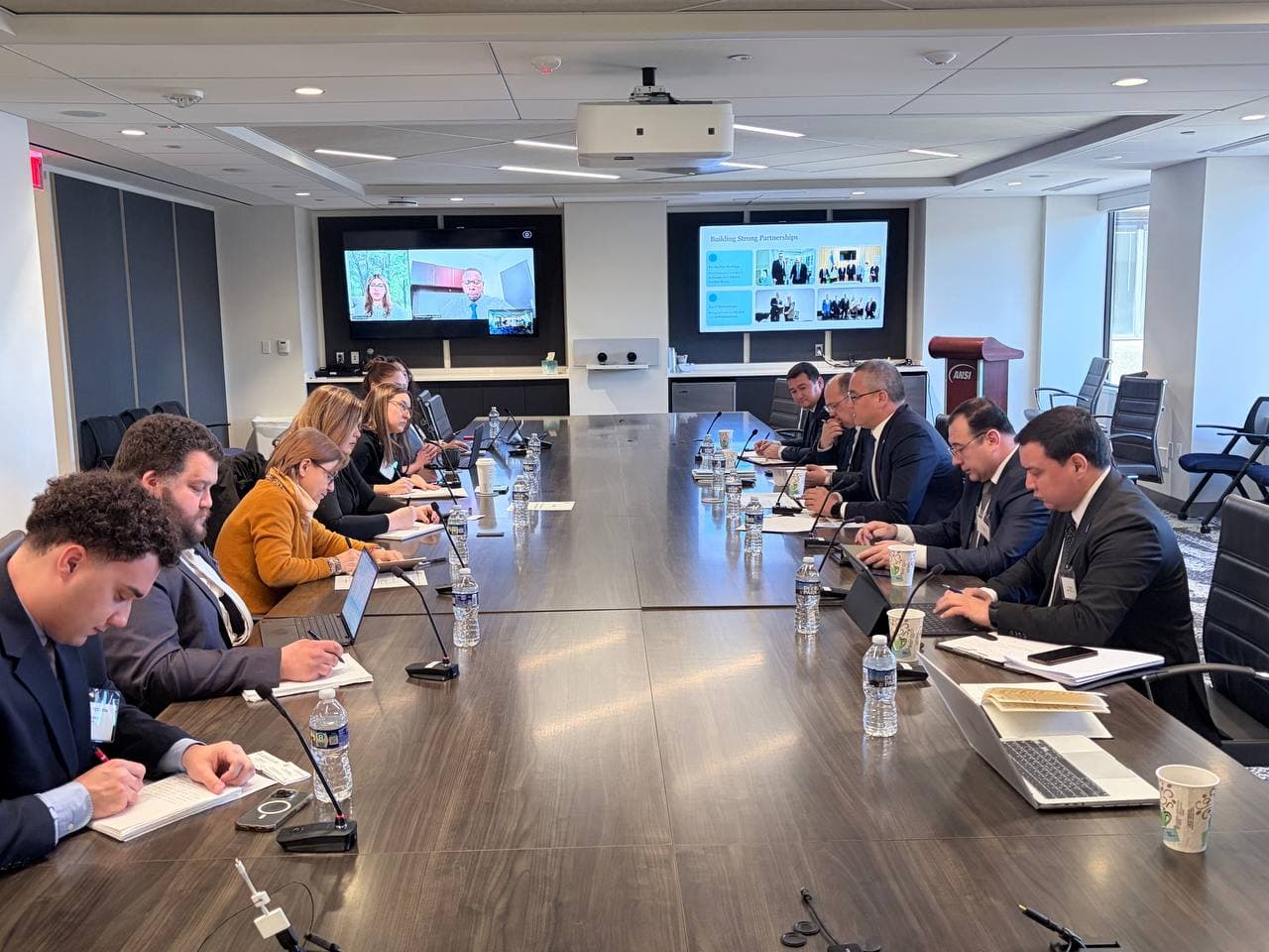 AQSh Xalqaro savdo ma’muriyati va AQSh Savdo vakili ofisi mas'ullari bilan uchrashuv