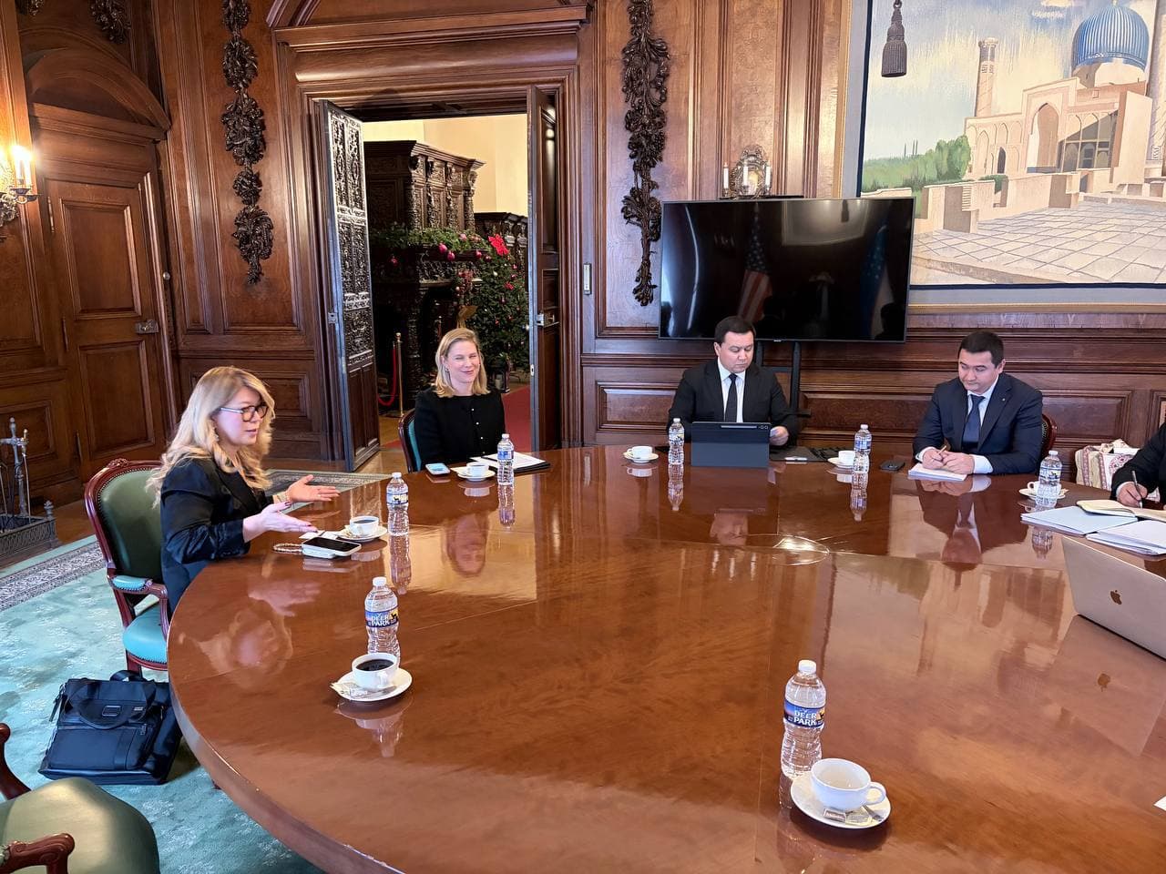 Amerika–Oʻzbekiston savdo palatasi va AQSh kompaniyalari bilan uchrashuv