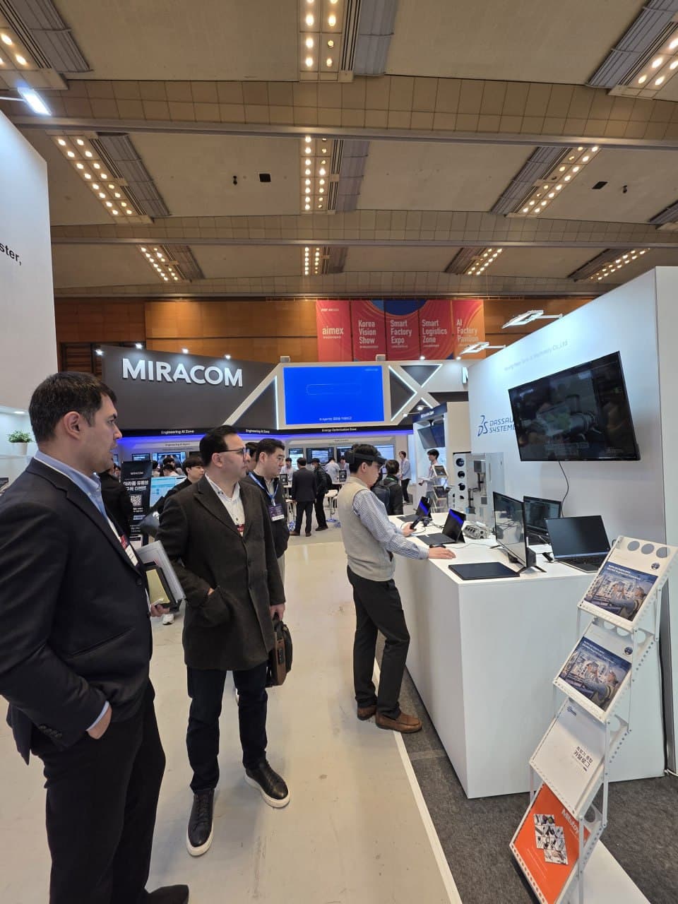 O‘zbekiston delegatsiyasi AW EXPO–2026 xalqaro ko‘rgazmasida ishtirok etmoqda