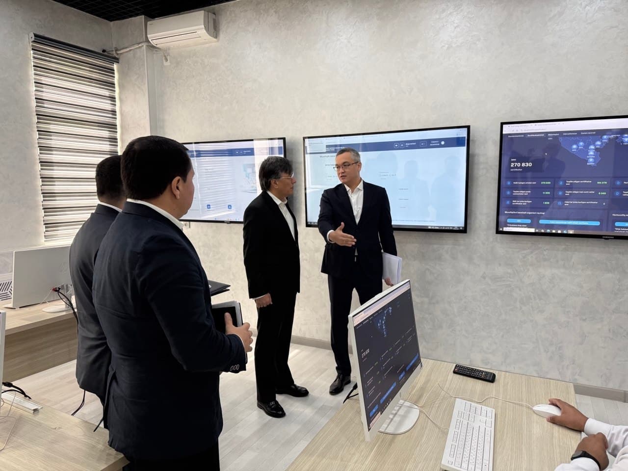 Tadbirkorlar va ishlab chiqaruvchilar ishtirokida ochiq muloqot o‘tkazilmoqda