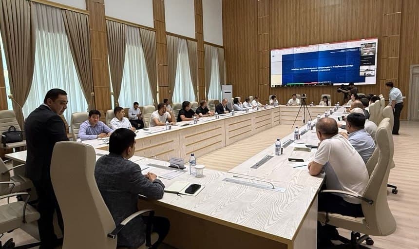 Mebel sanoati tadbirkorlari bilan ochiq muloqot bo‘lib o‘tmoqda