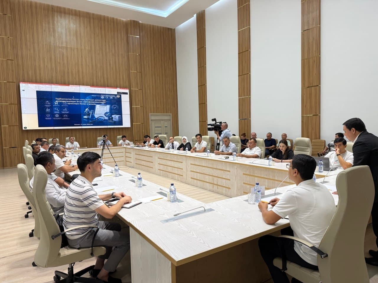 Texnik jihatdan tartibga solish agentligi binosida Bojxona qo‘mitasi bilan hamkorlikda mahsulotlarning muvofiqligini baholash faoliyati bilan shug‘ullanuvchi tadbirkorlik sub’yektlari ishtirokida ochiq muloqot