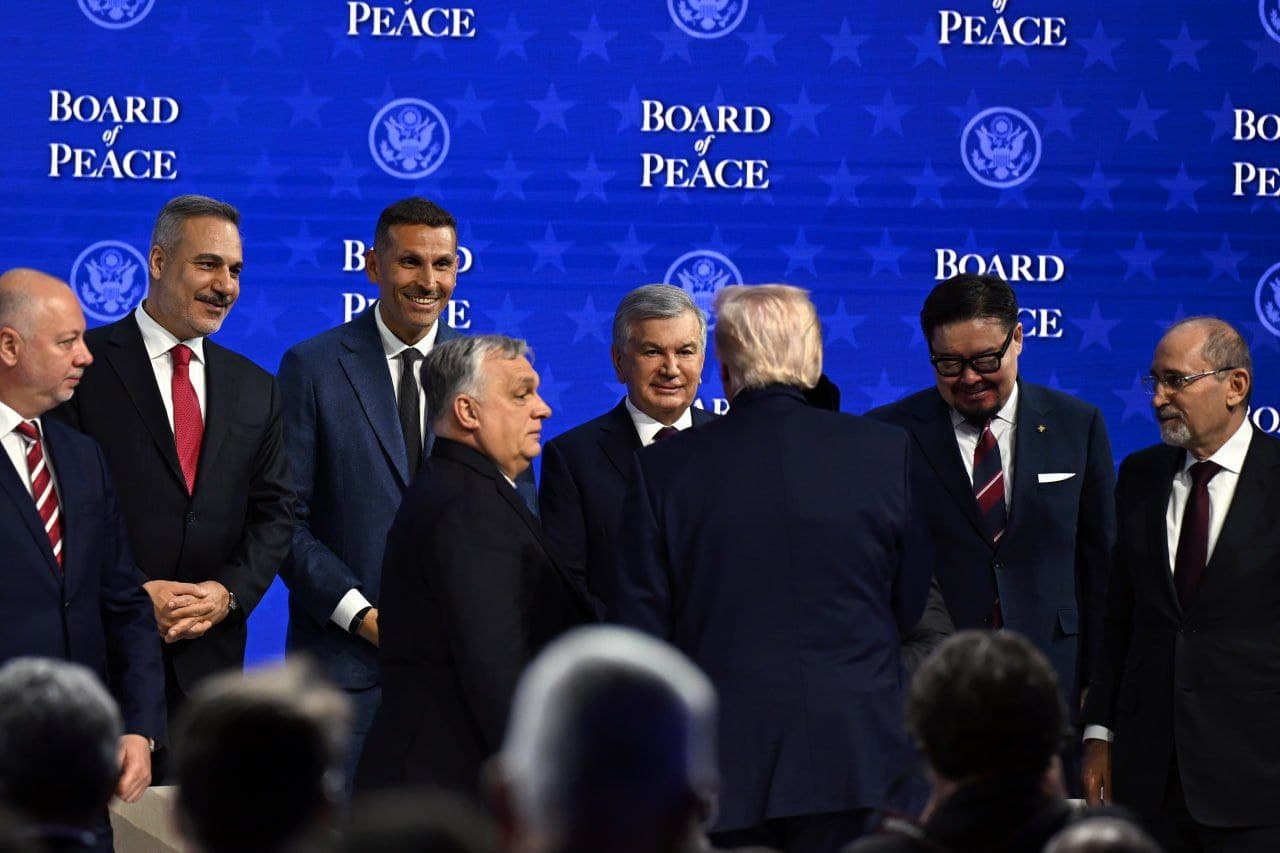 Президент Узбекистана подписал устав Совета мира