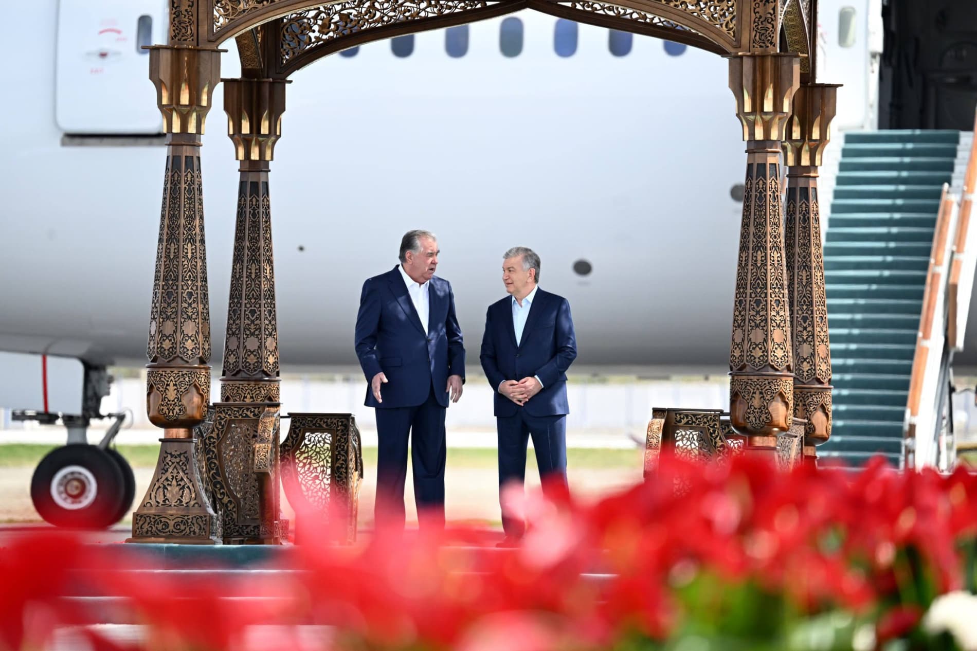 Президенты Узбекистана и Таджикистана прибыли в Бухару