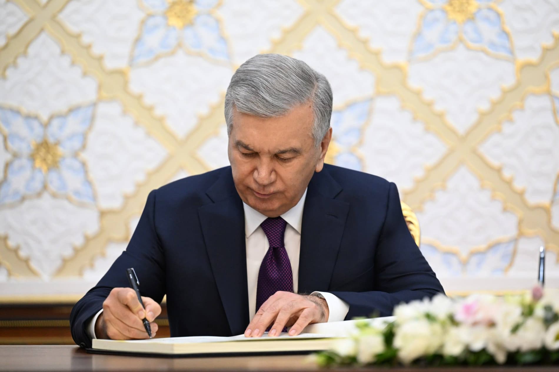 Президенты открыли новое здание посольства Таджикистана в Узбекистане