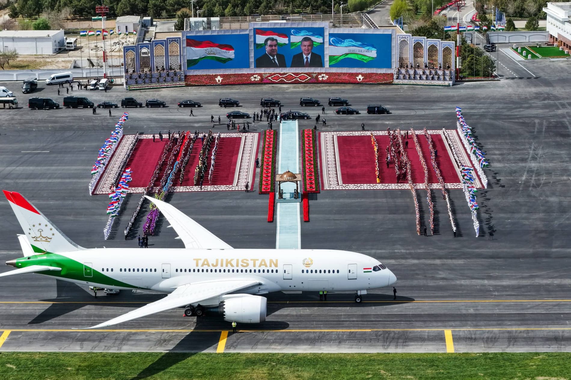 Президенты Узбекистана и Таджикистана прибыли в Бухару