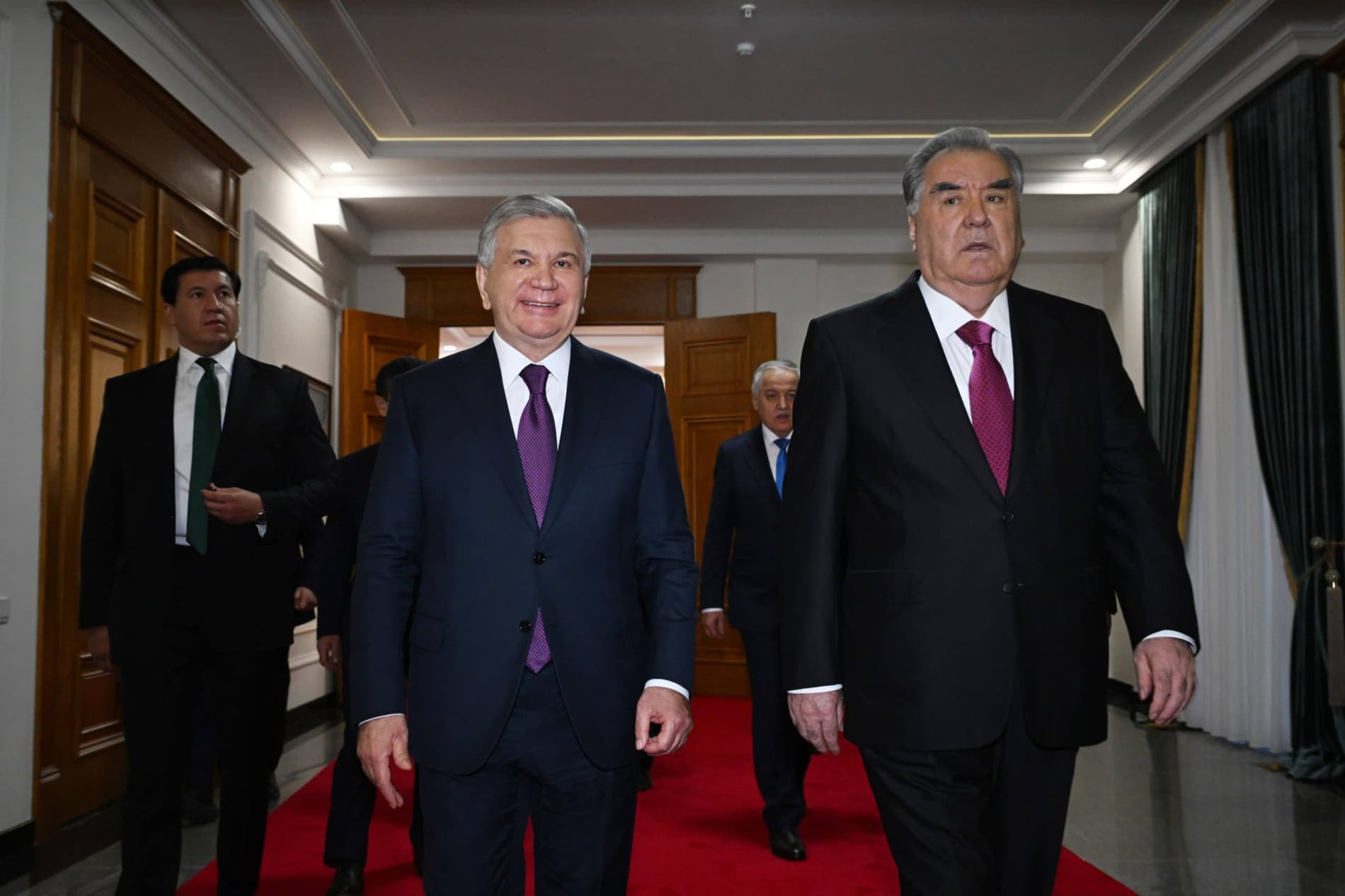 Президенты открыли новое здание посольства Таджикистана в Узбекистане