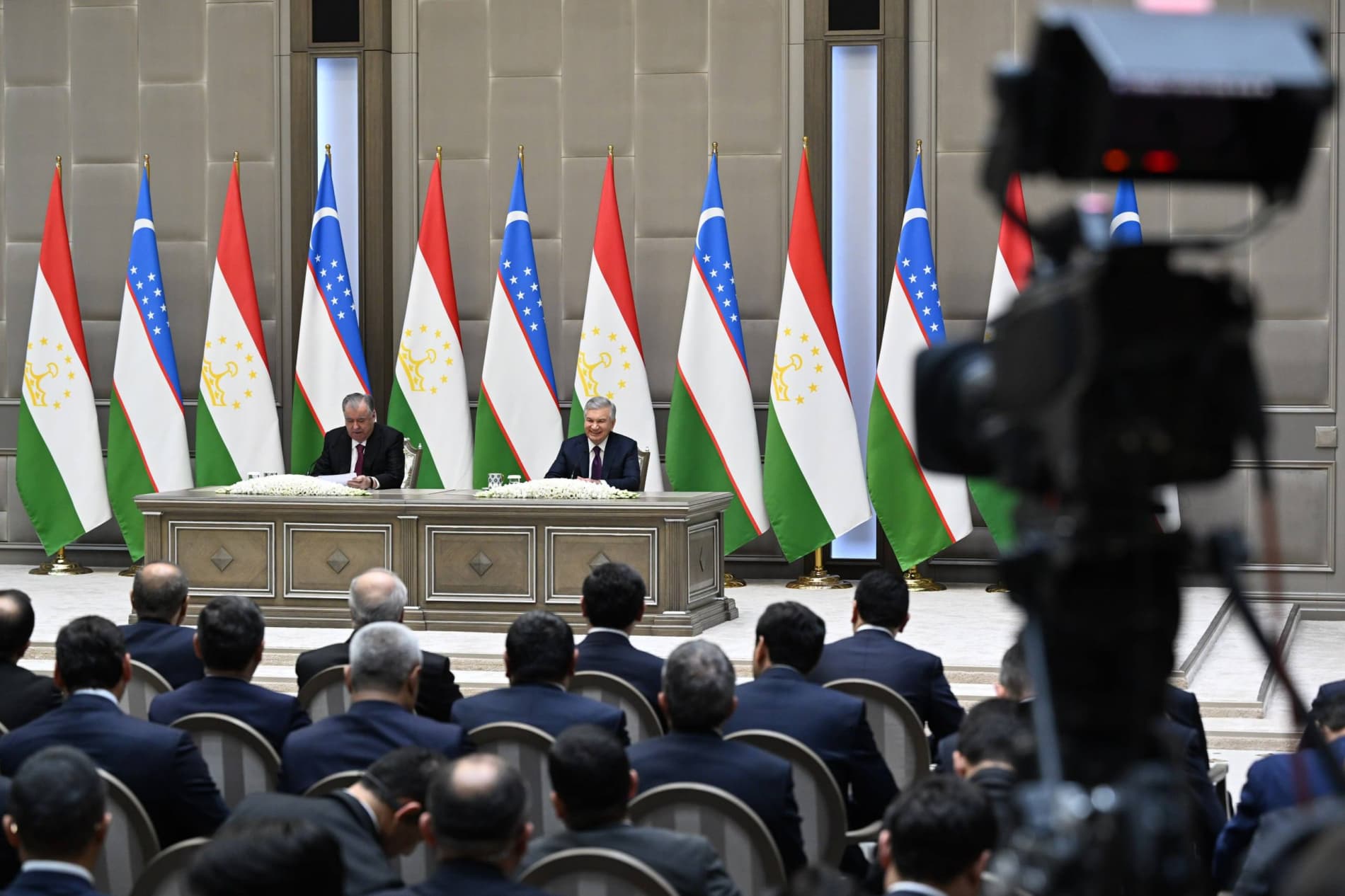 Президенты Узбекистана и Таджикистана подвели итоги плодотворных переговоров