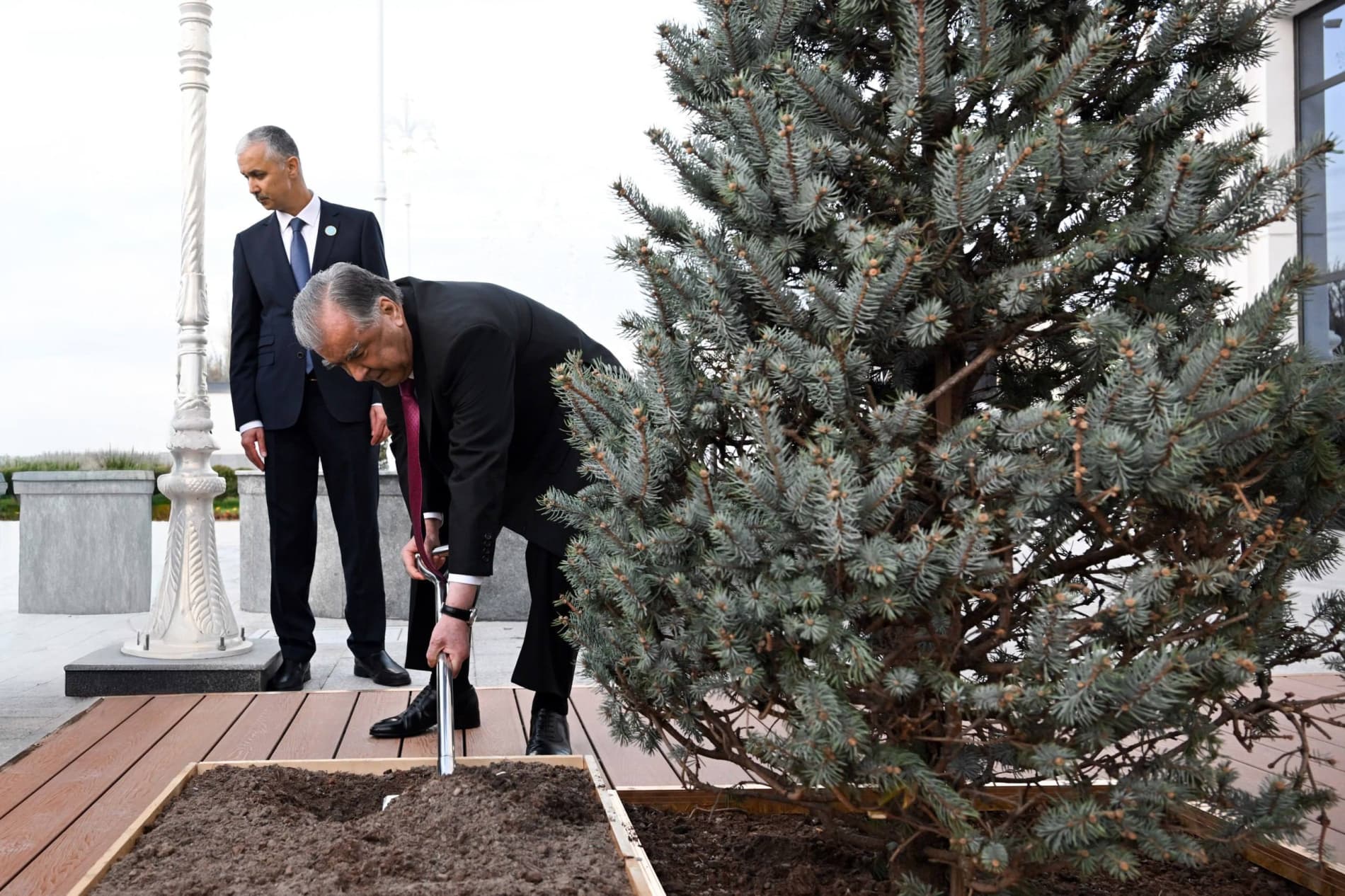 Президенты открыли новое здание посольства Таджикистана в Узбекистане