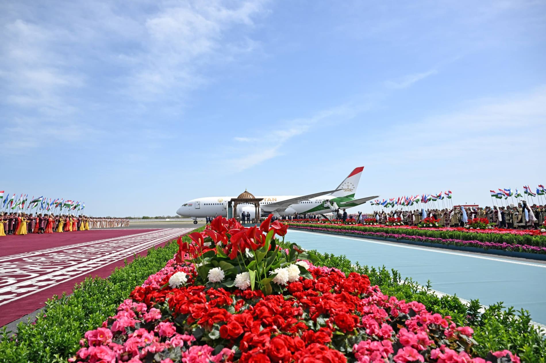 Президенты Узбекистана и Таджикистана прибыли в Бухару