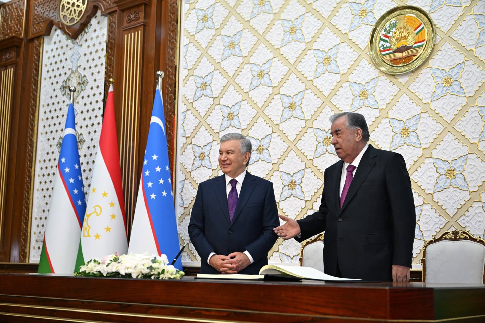 Президенты открыли новое здание посольства Таджикистана в Узбекистане