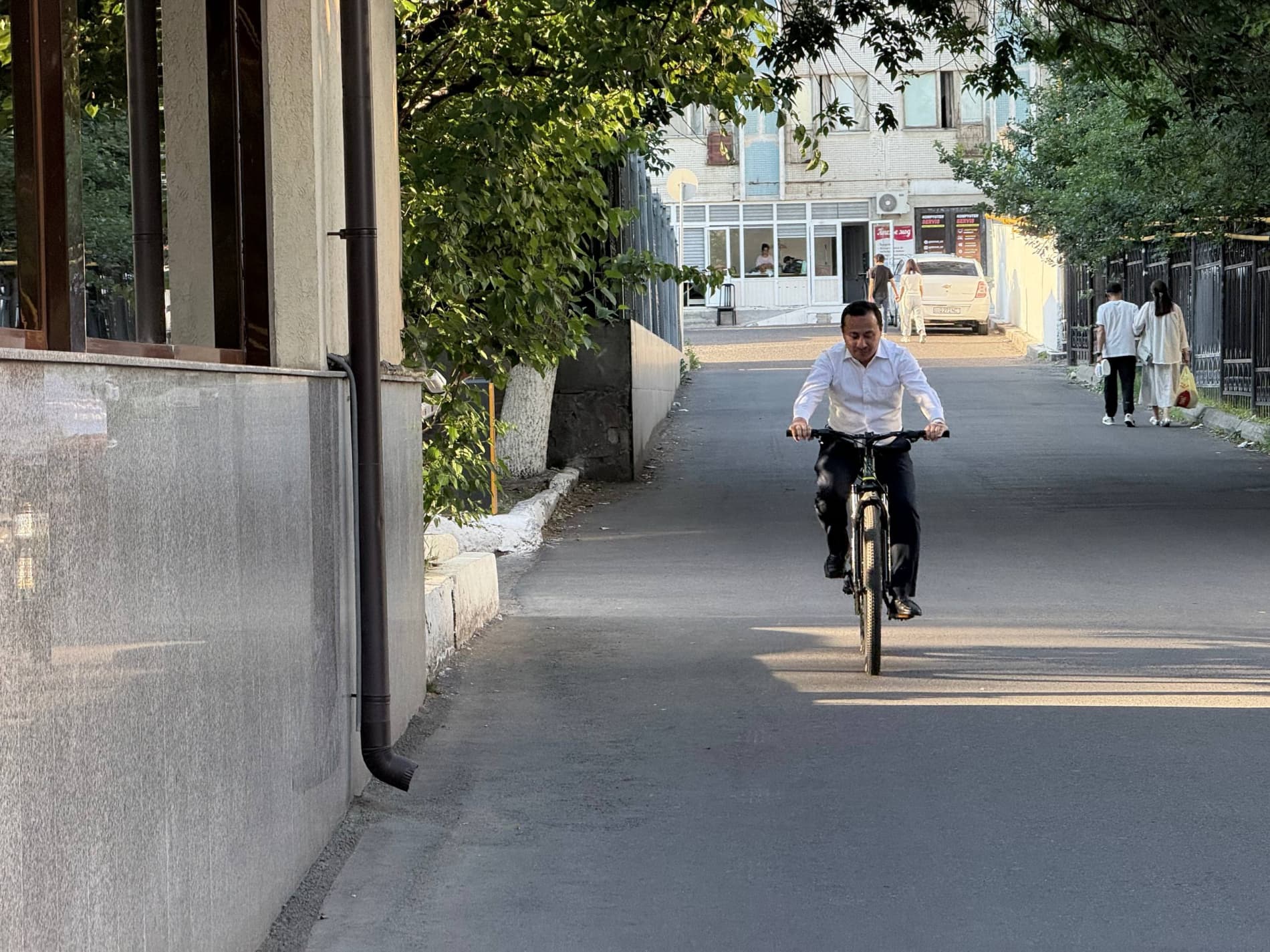 🌿 Sanoat, radiatsiya va yadro xavfsizligi qo'mitasida "Avtomobilsiz kun": Ekologiya va sog'lom turmush tarzi sari muhim qadam
