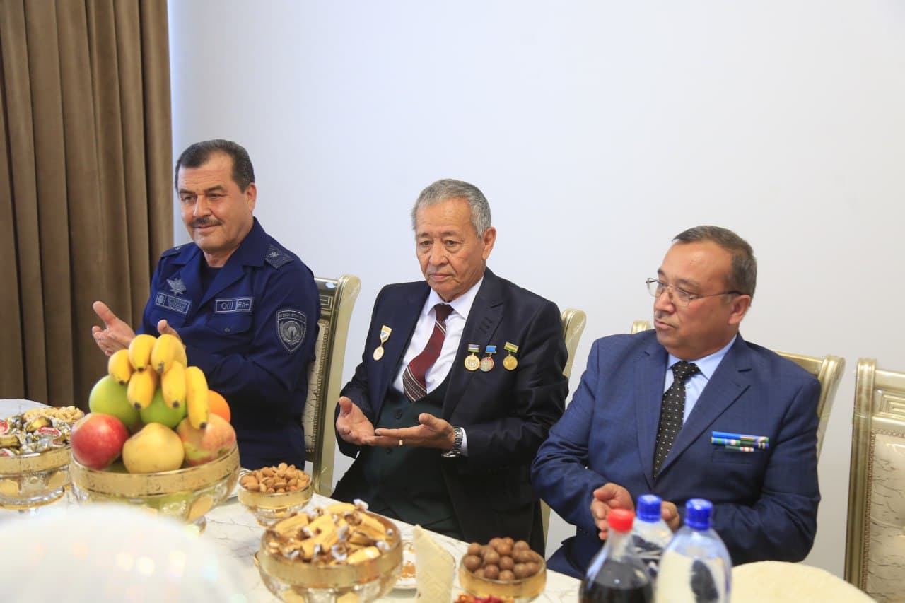 Favqulodda vaziyatlar vaziri general-mayor A.X.Qo‘ldoshev Chirchiq shahrida barpo etilgan yangi uylar kalitini o‘z egalariga topshirdi