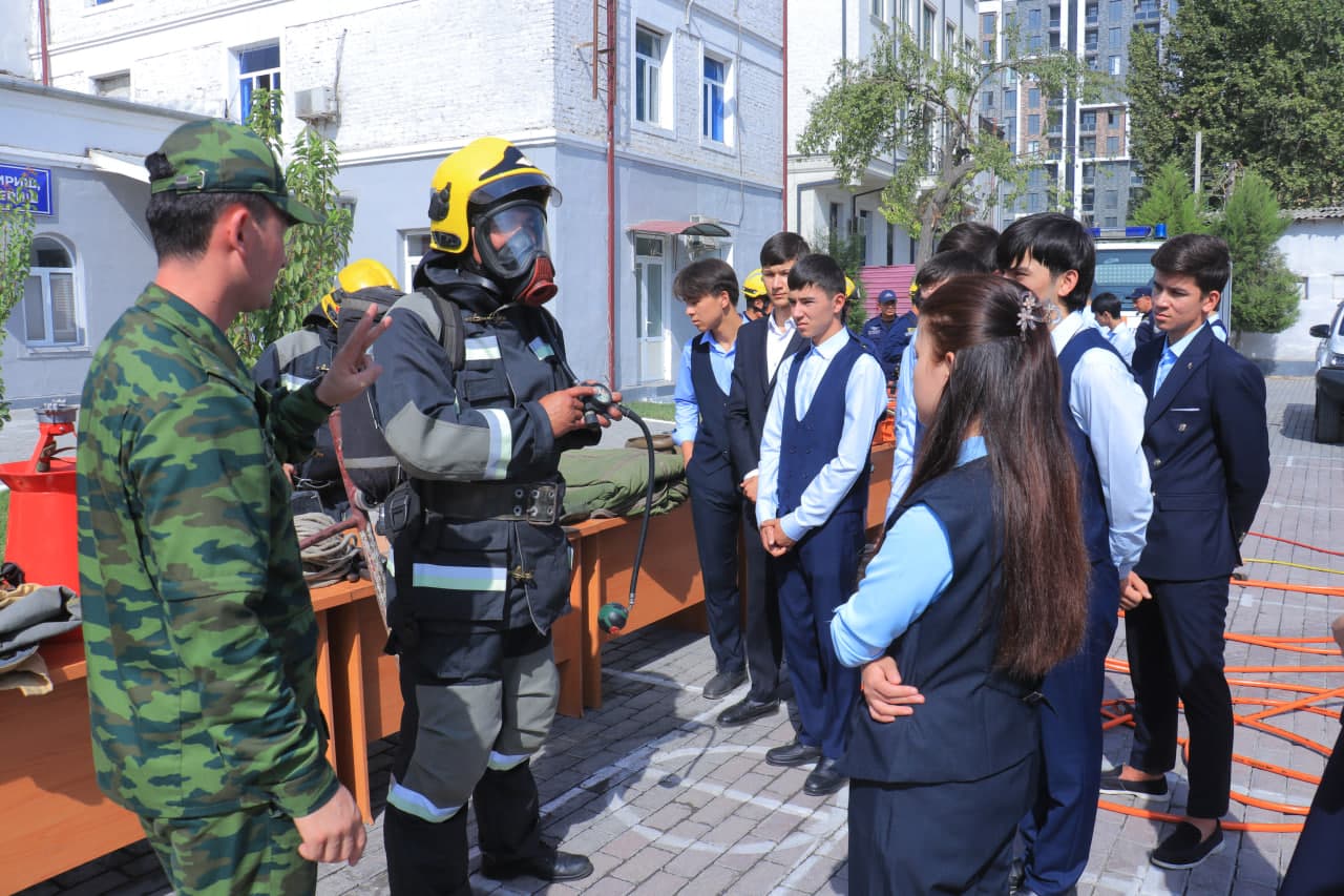 Favqulodda vaziyatlar vaziri general-mayor B.B.Kudratxodjayev Andijonda yoshlar bilan uchrashuv oʻtkazdi
