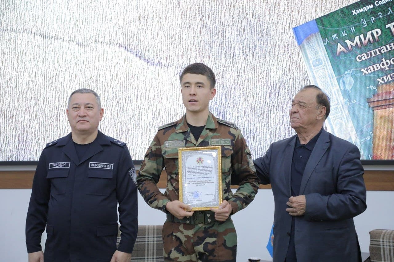 FVV Akademiyasida "Temur tuzuklarining shaxsiy tarkibni tarbiyalashdagi maʼnaviy-axloqiy ahamiyati" mavzusida davra suhbati bo‘lib o‘tdi