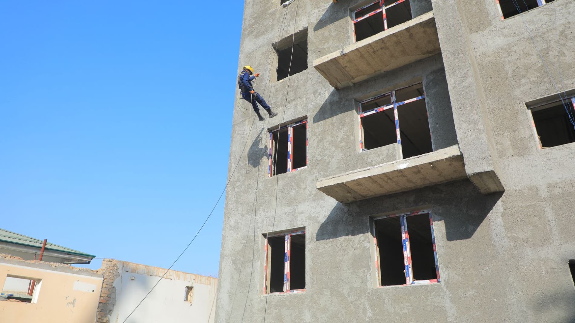 Samarqand viloyati FVB tomonidan Paxtachi tumani hududida qurilayotgan ko‘p qavatli binoda maxsus-taktik o‘quv mashqi o‘tkazildi