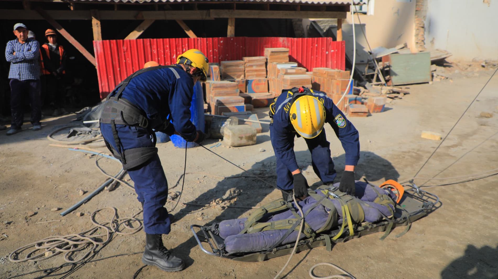 Samarqand viloyati FVB tomonidan Paxtachi tumani hududida qurilayotgan ko‘p qavatli binoda maxsus-taktik o‘quv mashqi o‘tkazildi