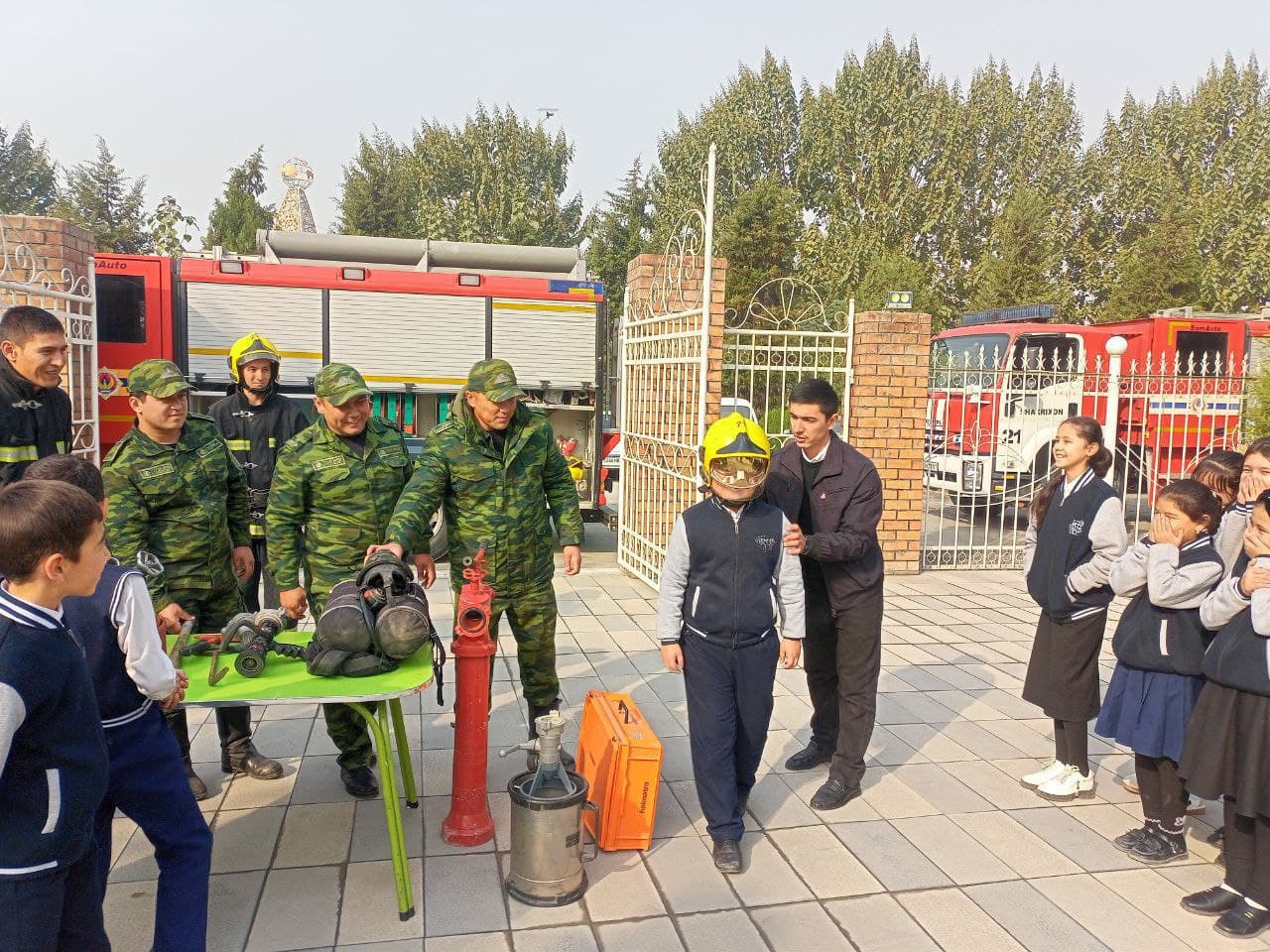 O‘zbekiston Respublikasi Konstitutsiyasi qabul qilinganligining 33 yilligi munosabati bilan Andijon va Farg'ona viloyatlarida "Rahbar va yoshlar" uchrashuvlari tashkil etildi