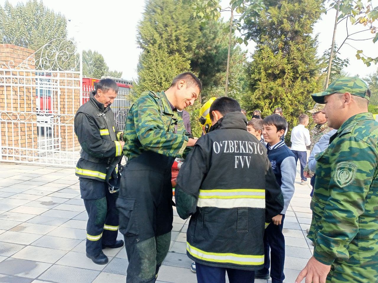O‘zbekiston Respublikasi Konstitutsiyasi qabul qilinganligining 33 yilligi munosabati bilan Andijon va Farg'ona viloyatlarida "Rahbar va yoshlar" uchrashuvlari tashkil etildi