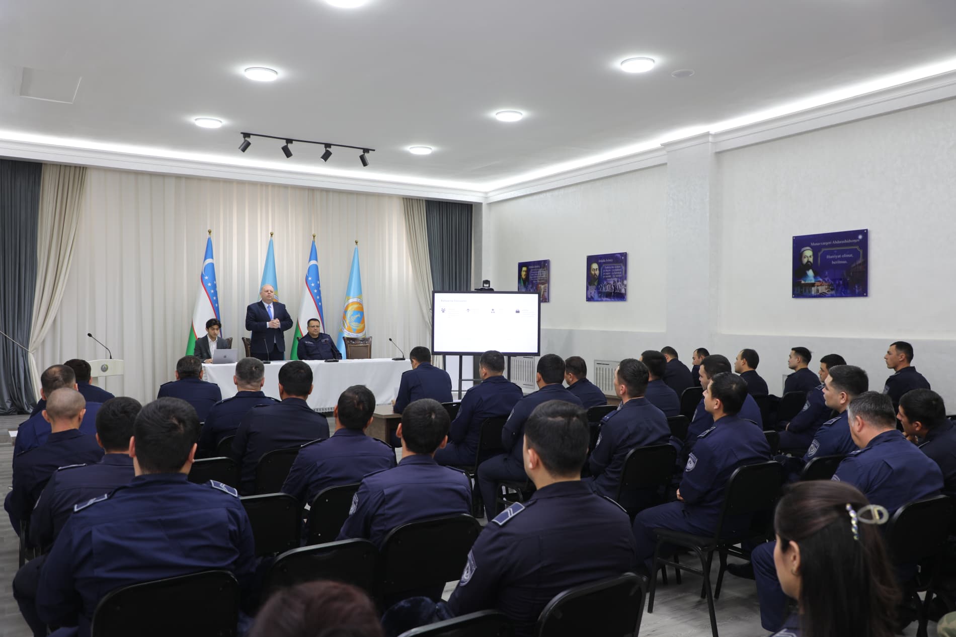 Favqulodda vaziyatlar vazirligi Markaziy apparati, hududiy bosh boshqarmalari, boshqarmalari va tarkibiy tuzilmalarida "Aksilkorrupsiya oyligi" doirasida profilaktik tadbirlar tashkil etildi