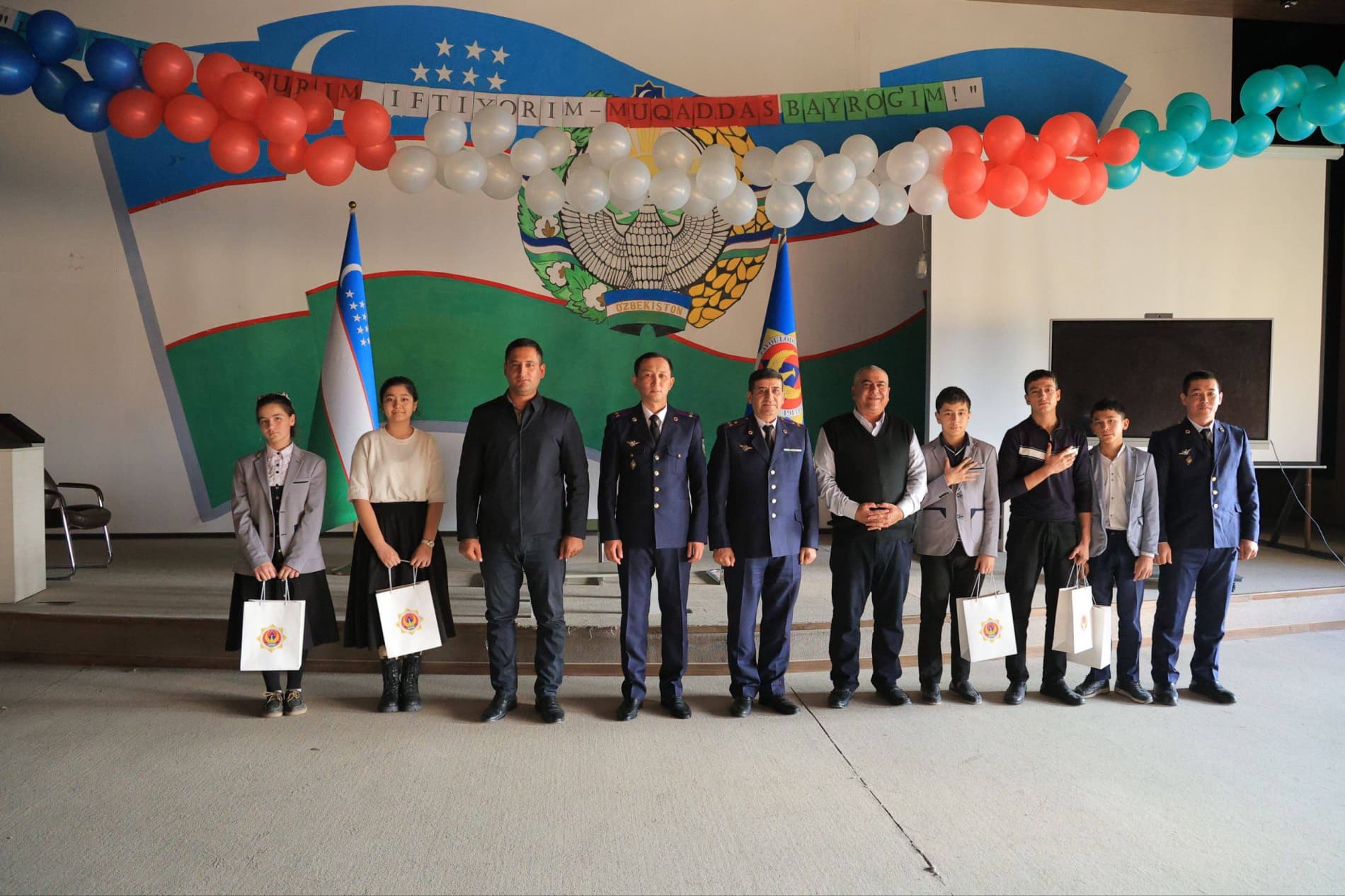 Qorako‘l tumanida "Rahbar va yoshlar" uchrashuvi ma'naviy-ma'rifiy tadbiri o‘tkazildi