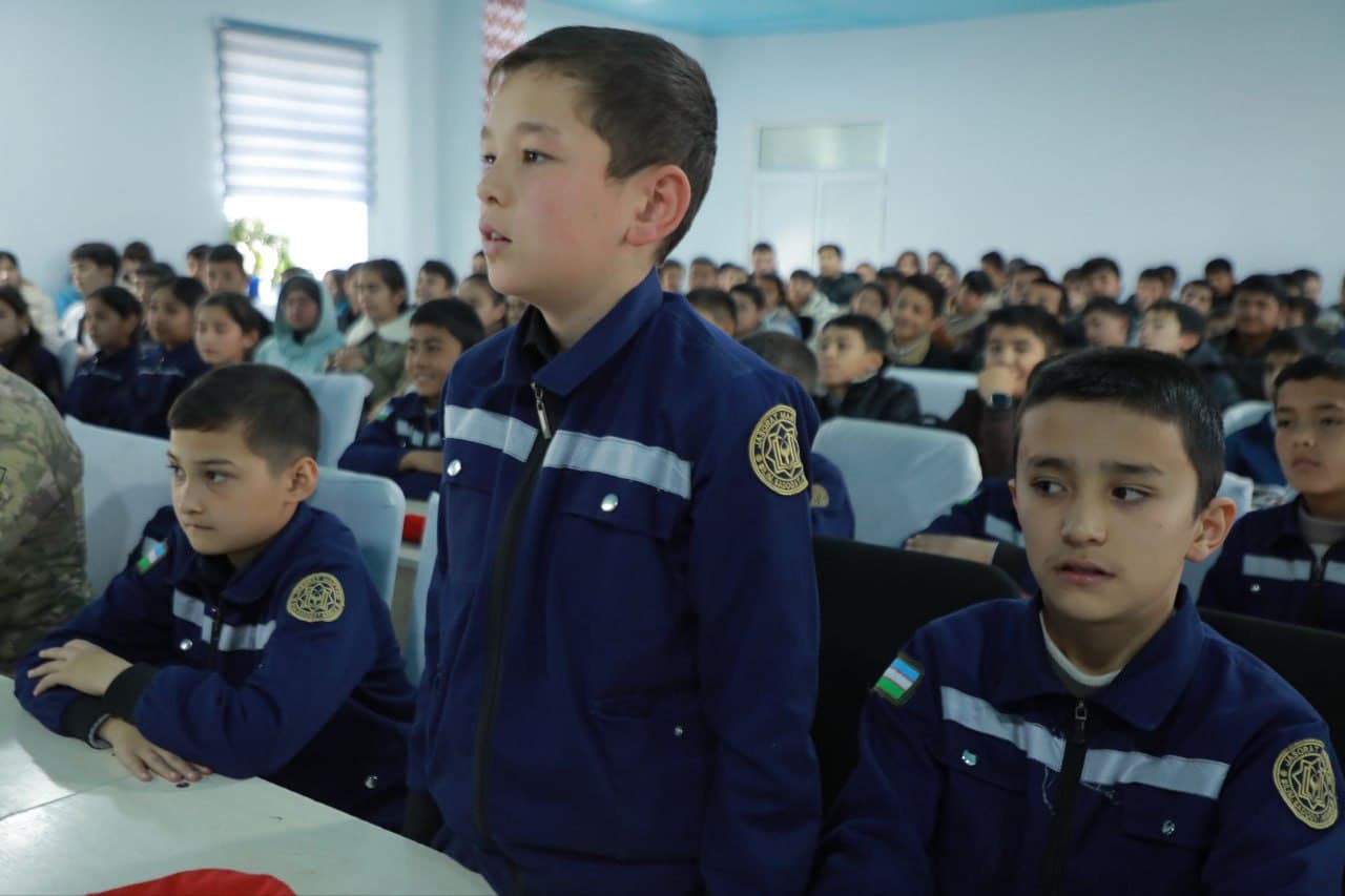 Yoshlar bilan ochiq muloqot: Rahbarlar tomonidan vatanparvarlik saboqlari