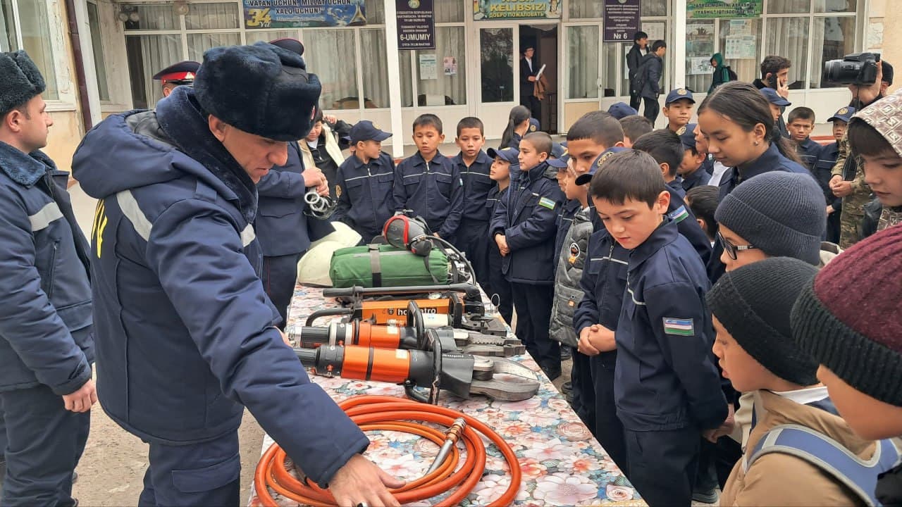 Yoshlar bilan ochiq muloqot: Rahbarlar tomonidan vatanparvarlik saboqlari