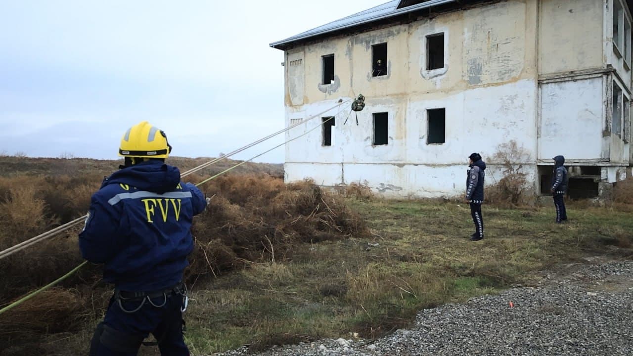 Sirdaryo viloyatining Mirzaobod va Sirdaryo tumanlarida FVDT quyi tizimlarining boshqaruv organlari, kuch va vositalari bilan hamkorlikdagi qoʻmondonlik-shtab oʻquv mashqi oʻtkazilmoqda.