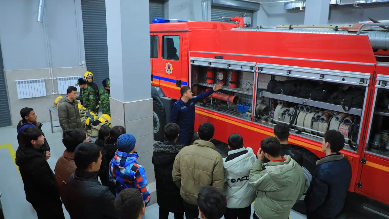 Samarqand viloyati Favqulodda vaziyatlar boshqarmasida oʻquvchilar, talabalar va otaliqqa olingan yoshlar ishtirokida “Ochiq eshiklar kuni” maʼnaviy-maʼrifiy tadbiri oʻtkazildi.