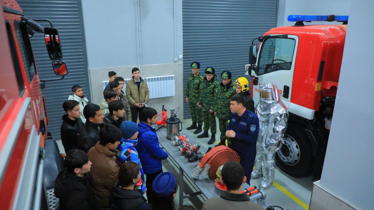 Samarqand viloyati Favqulodda vaziyatlar boshqarmasida oʻquvchilar, talabalar va otaliqqa olingan yoshlar ishtirokida “Ochiq eshiklar kuni” maʼnaviy-maʼrifiy tadbiri oʻtkazildi.
