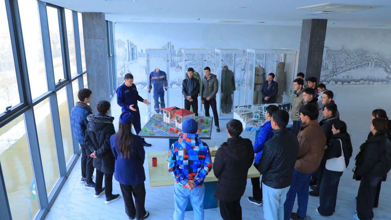 Samarqand viloyati Favqulodda vaziyatlar boshqarmasida oʻquvchilar, talabalar va otaliqqa olingan yoshlar ishtirokida “Ochiq eshiklar kuni” maʼnaviy-maʼrifiy tadbiri oʻtkazildi.