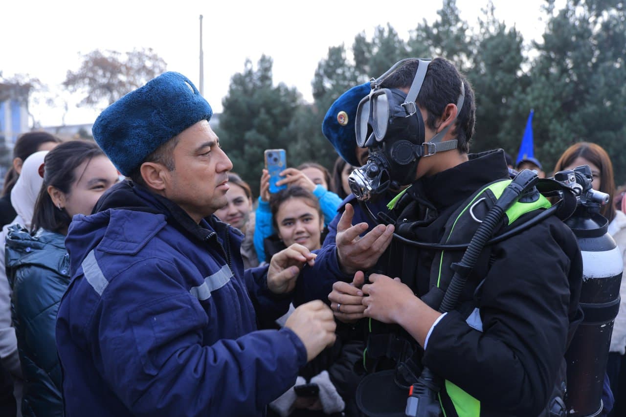 Qashqadaryo va Buxoro viloyatlari Favqulodda vaziyatlar boshqarmalarida OAV vakillari, keng jamoatchilik va yoshlar ishtirokida “Ochiq eshiklar kuni” tadbirlari oʻtkazildi.