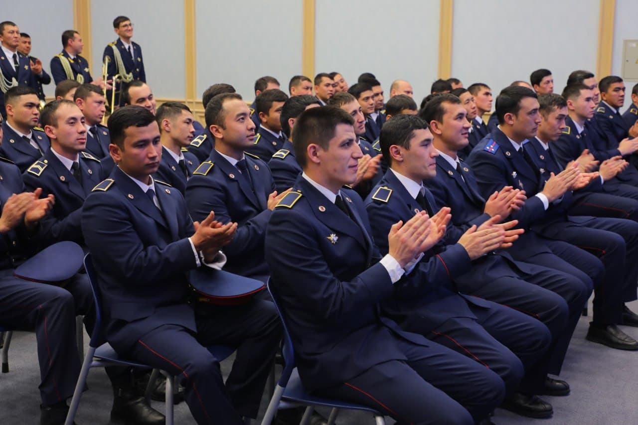 Qahramonlar oramizda