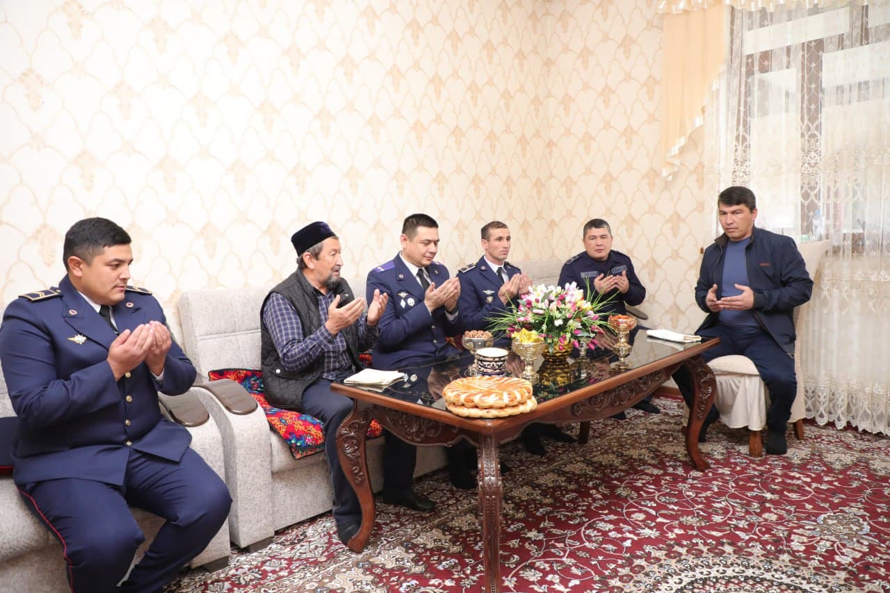 Hududlarda xizmat burchini bajarish chog‘ida halok bo‘lgan harbiy xizmatchilarning oila a’zolari hamda faxriylar holidan xabar olindi