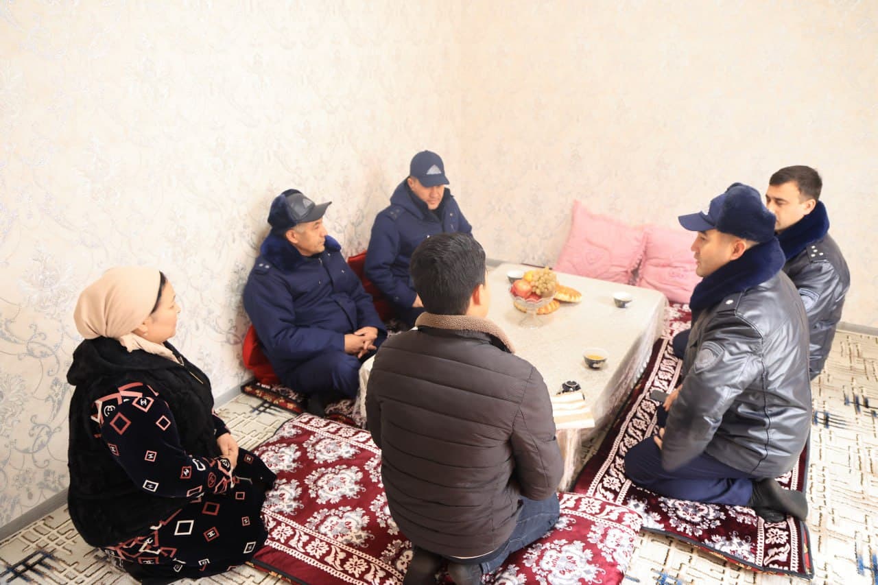 Yangi yil bayrami arafasida xizmat burchini bajarish chog‘ida halok bo‘lgan harbiy xizmatchilarning oila a’zolari va faxriylar holidan xabar olindi