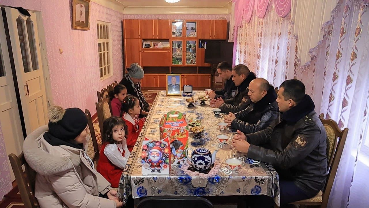 Hududlarda xizmat burchini bajarish chog‘ida halok bo‘lgan harbiy xizmatchilarning oila a’zolari hamda faxriylar holidan xabar olindi