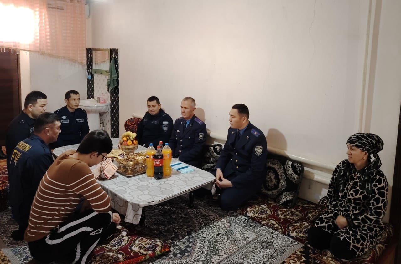 Hududlarda xizmat burchini bajarish chog‘ida halok bo‘lgan harbiy xizmatchilarning oila a’zolari hamda faxriylar holidan xabar olindi