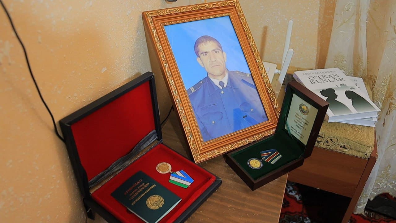 Hududlarda xizmat burchini bajarish chog‘ida halok bo‘lgan harbiy xizmatchilarning oila a’zolari hamda faxriylar holidan xabar olindi