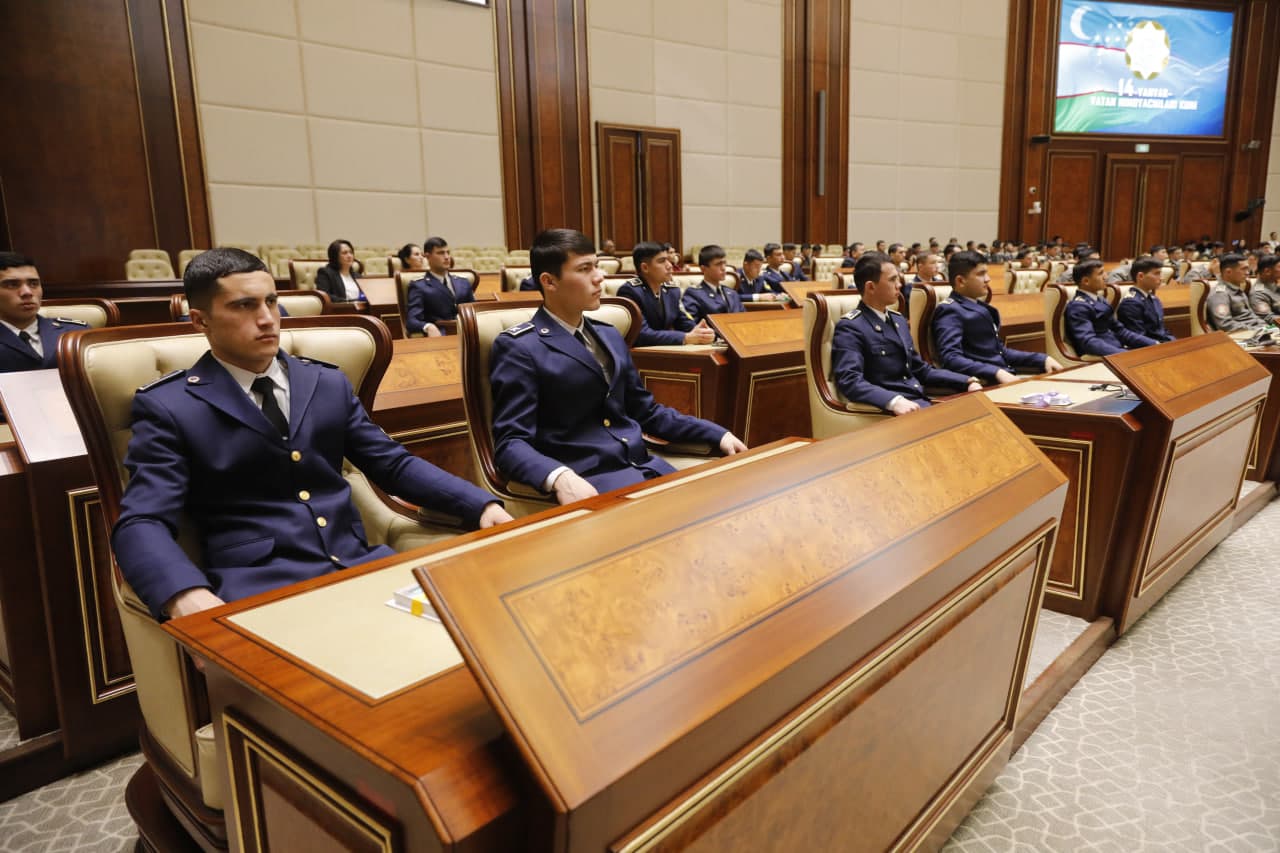 Oliy Majlis Senatida 14-yanvar – Vatan himoyachilari kuniga bagʻishlangan seminar oʻtkazildi. Unda FVV vakillari va Akademiya kursantlari ham ishtirok etdi.