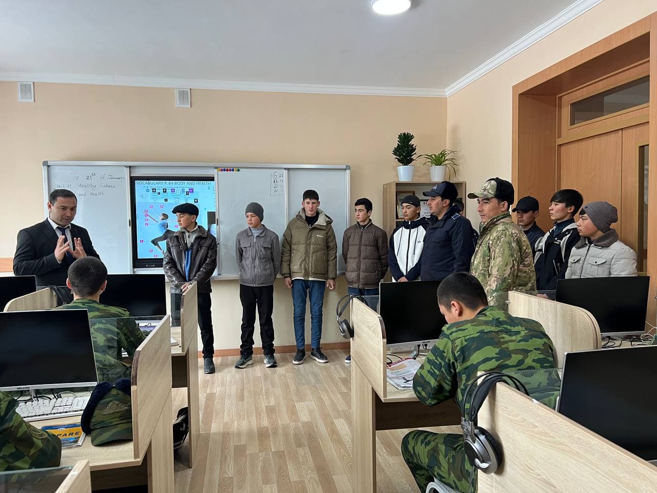 Shahrisabz "Temurbeklar maktabi" harbiy akademik litseyida "Ochiq eshiklar kuni" ma'naviy-ma'rifiy tadbiri tashkil etildi