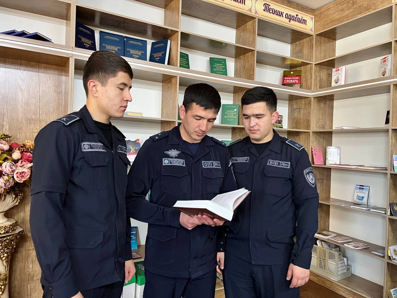 Favqulodda vaziyatlar vazirligining hududiy va tarkibiy tuzilmalarida "Kitob yarmarkasi', "Mutolaa soati", "Kitob taqdimoti" kabi ma'naviy-ma'rifiy tadbirlari o‘tkazilmoqda