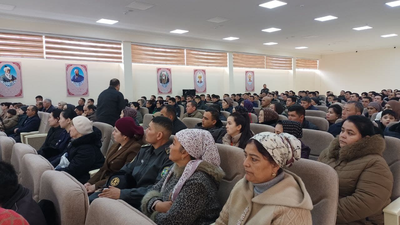 Murojaat, muloqot va yechim: Angrenda ommaviy sayyor qabul