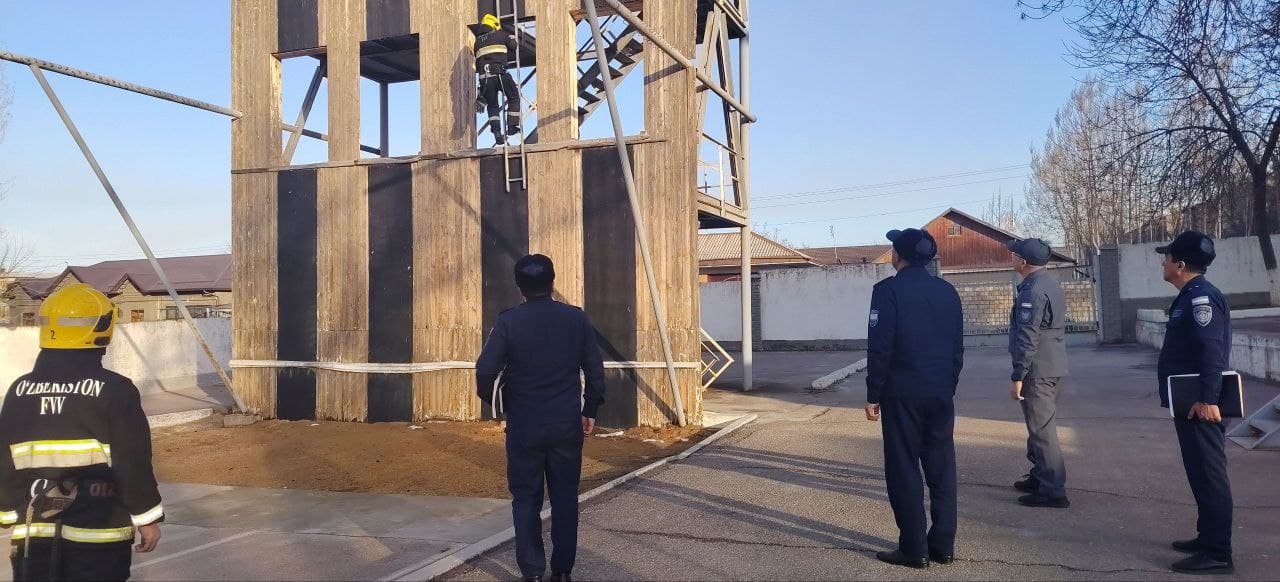 Министр по чрезвычайным ситуациям герерал-майор А.Икрамов посетил несколько пожарно-спасательных частей в Ташкентской области