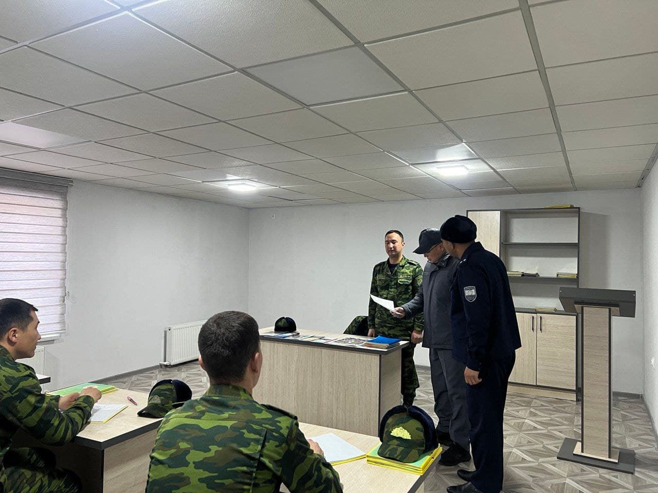 Министр по чрезвычайным ситуациям герерал-майор А.Икрамов посетил несколько пожарно-спасательных частей в Ташкентской области