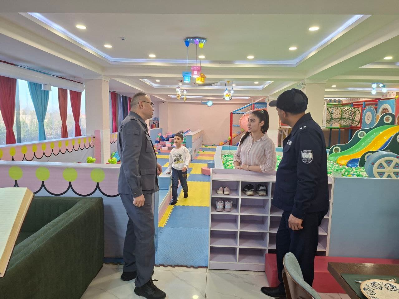 Министр по чрезвычайным ситуациям герерал-майор А.Икрамов посетил несколько пожарно-спасательных частей в Ташкентской области