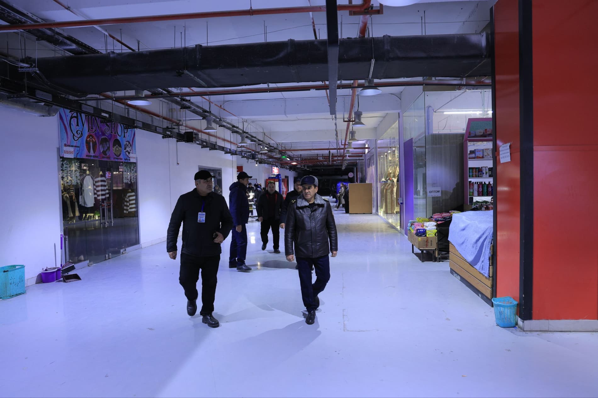 Buxoro viloyati FVB tomonidan hududda joylashgan savdo majmualarida tungi profilaktik ko‘riklar o‘tkazilmoqda