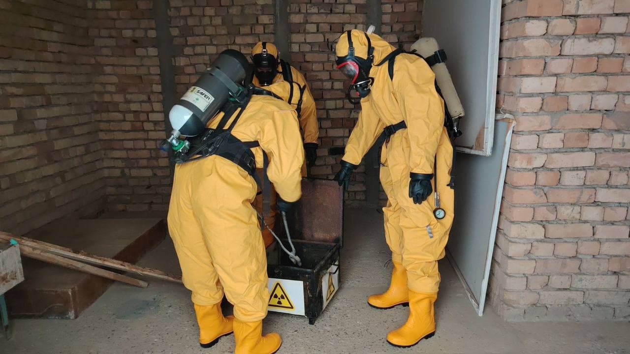 Sirdaryo viloyati FVB qutqaruvchilari bilan kasbiy tayyorgarligi va jangovar shayligini oshirish maqsadida amaliy mashgʻulotlar oʻtkazildi