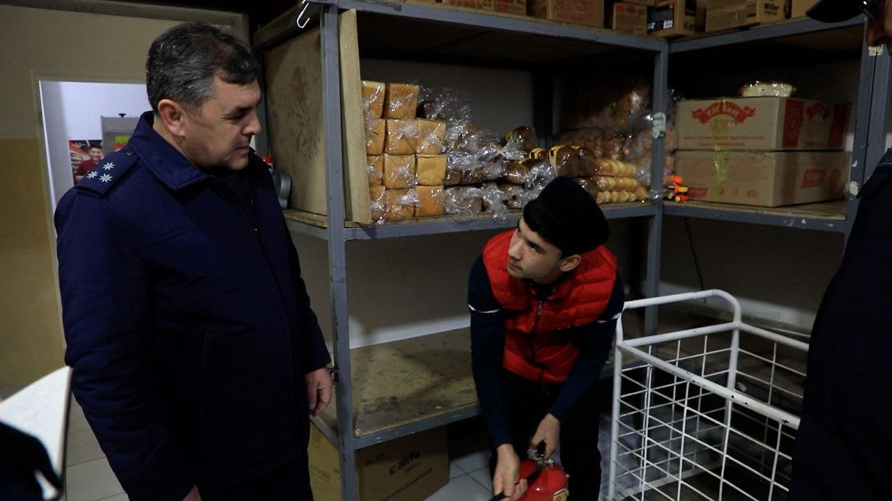 Фавқулодда вазиятлар вазири ўринбосари Жиззах шаҳридаги савдо кўнгилочар марказларнинг ёнғин хавфсизлиги ҳолатини ўрганди