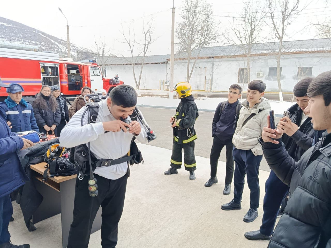 Joylarda o‘quvchi yoshlar ishtirokida "Ochiq eshiklar kuni", "Kelajak soati", "Qutqaruvchi va yoshlar" ma'naviy-ma'rifiy tadbirlari tashkil etildi