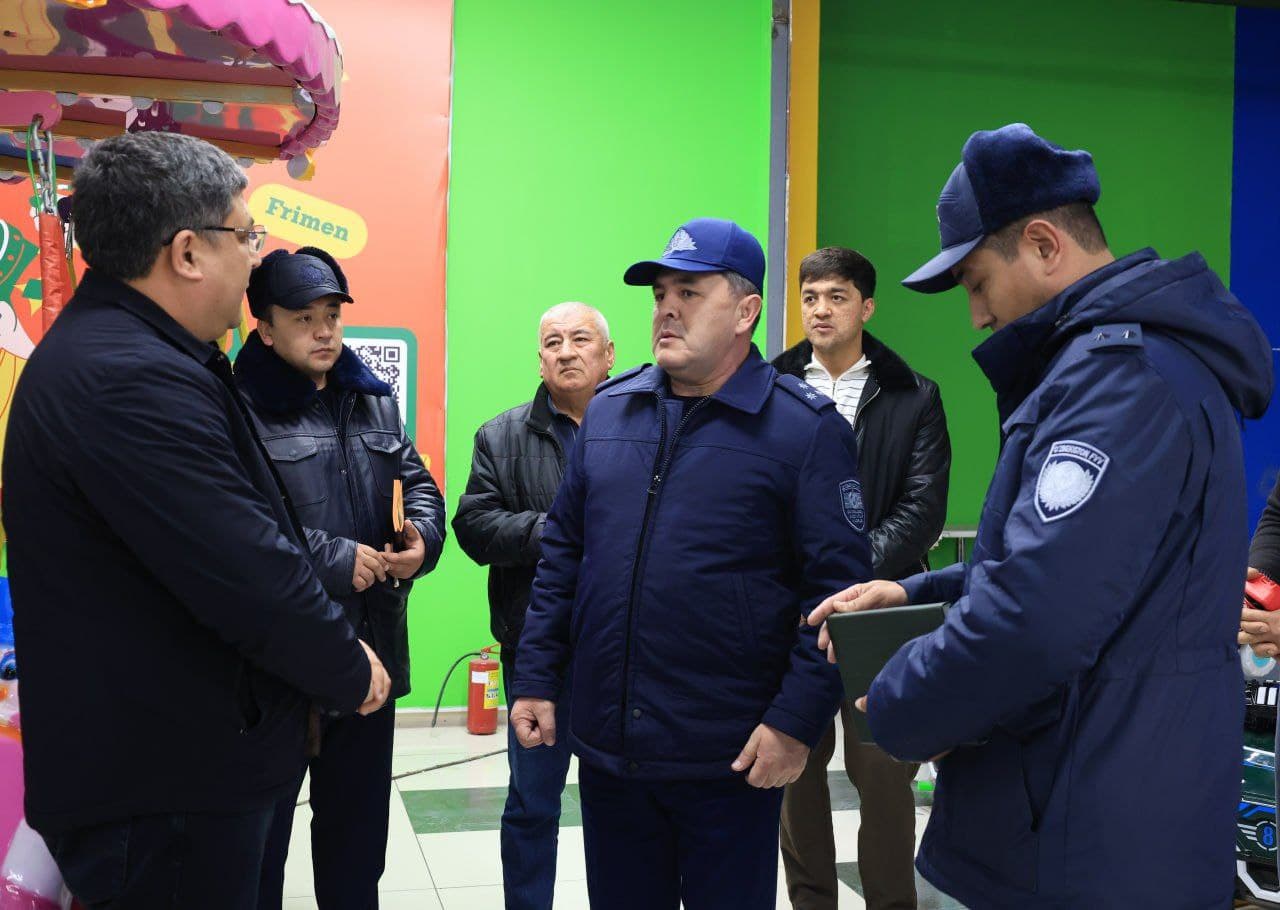 Favqulodda vaziyatlar vazirligi ishchi guruhi rahbarligida Guliston shahrida joylashgan savdo ko‘ngilochar maskanlarning yong‘in xavfsizligi holati bo‘yicha o‘rganish ishlari olib borildi